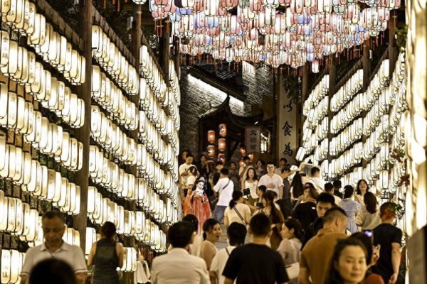 配资网上配资炒股 暑期消费乘“热”而上 夏日经济活力澎湃