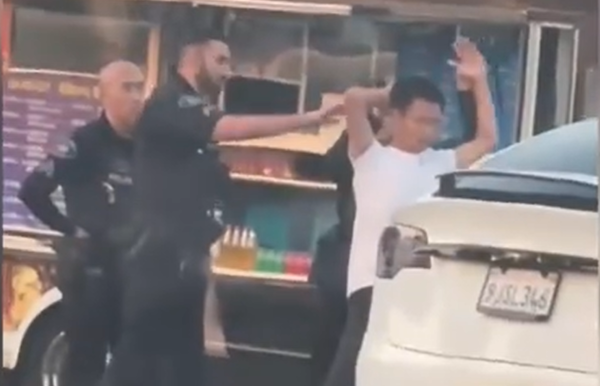 炒股配资app 在美国卖酱香饼被抓小伙：已花3万美元保释，等开庭